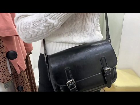 ❤️ Masturbarea în public a tinerei târfe FeralBerry cu un dildo în cabina de probă at us ro.pornovore.ru ﹏