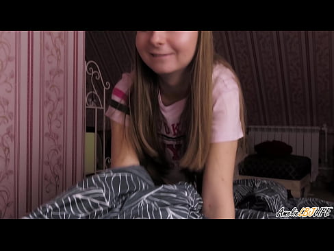 ❤️ Blondina îi suge adânc prietenei ei și primește spermă în gură at us ro.pornovore.ru ﹏